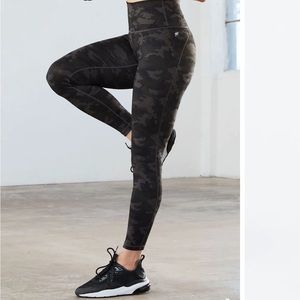 Fabletics Define PowerHold High Waisted 7/8 Leggings